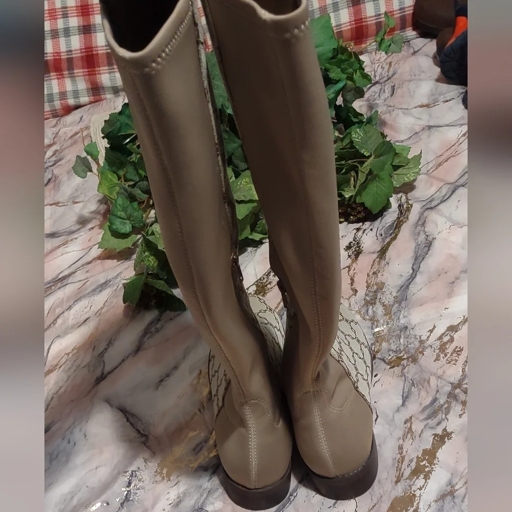 Women boots size 7.5 New condition - Picture 5 of 6